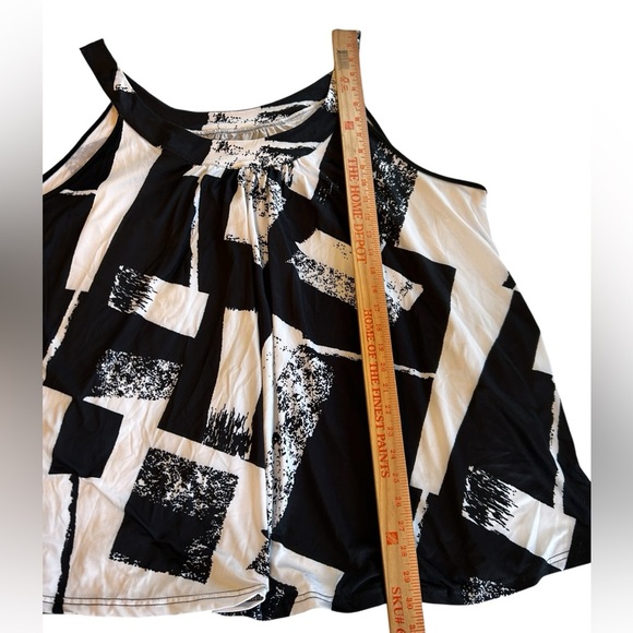 SHEIN Women’s Tank Top In Black & White Abstract Color Pattern Size 20W is NWOT. - Picture 6 of 10